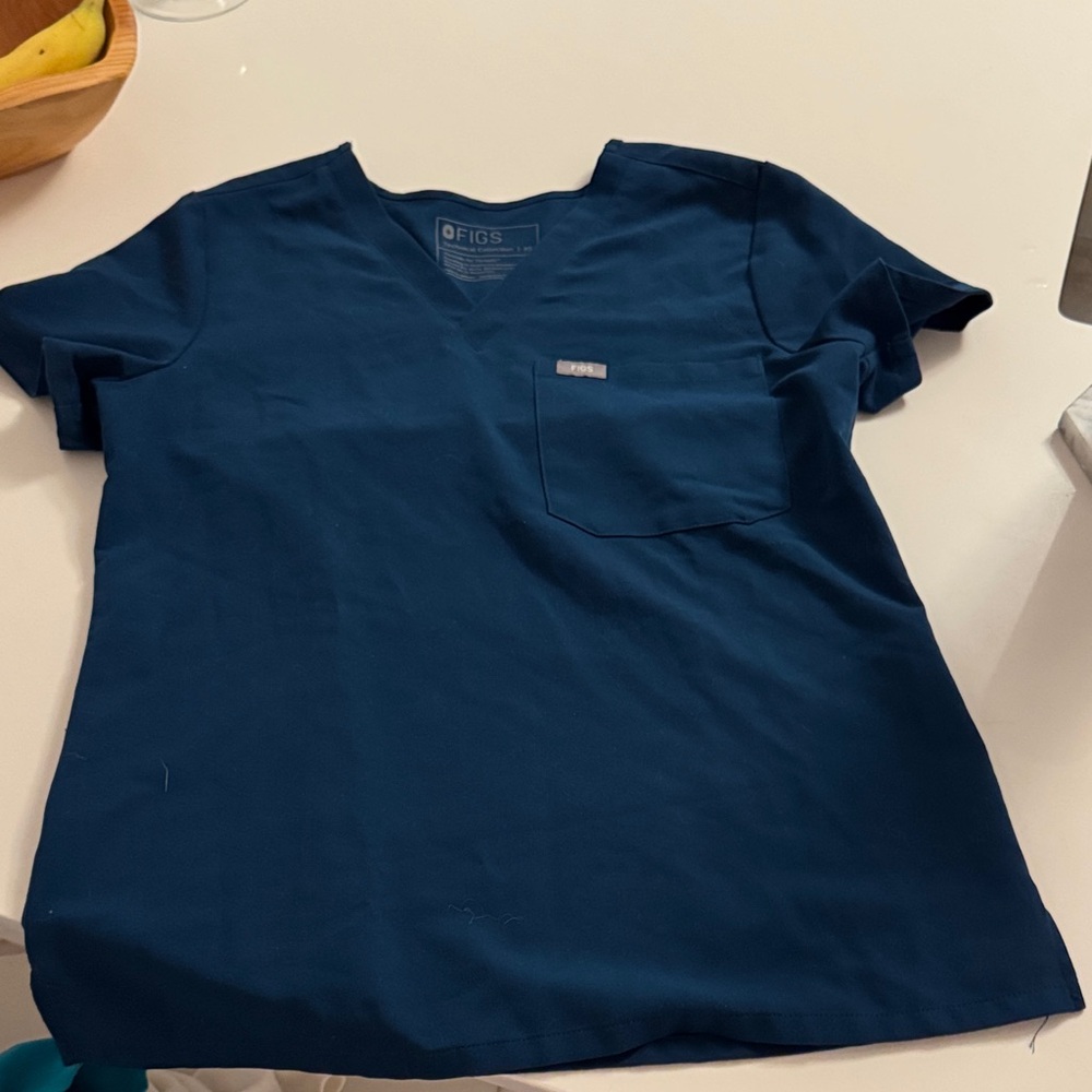 Figs scrub top